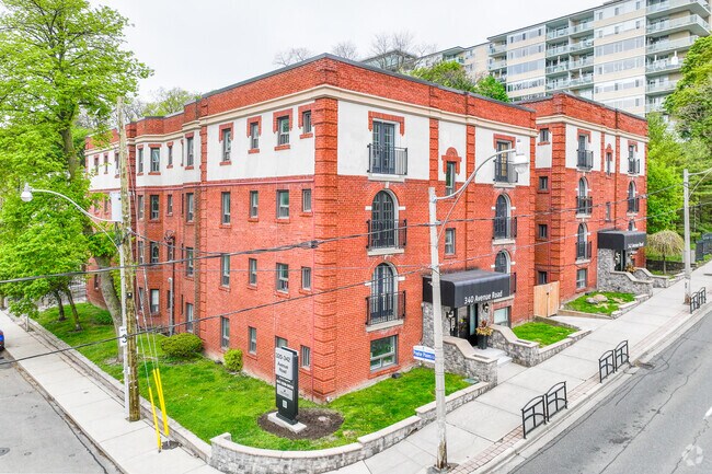 Building Photo - 320-342 Avenue Road