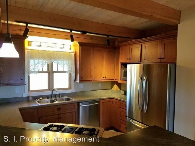 Building Photo - 3 br, 3.5 bath House - 835 Skyline Drive