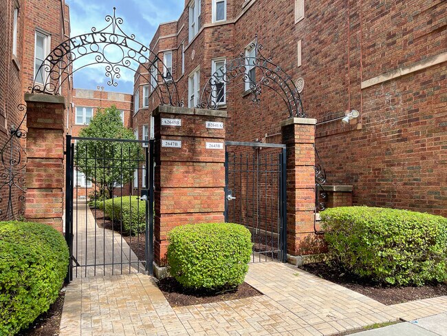 Exterior Courtyard - 2643 N Laramie Ave