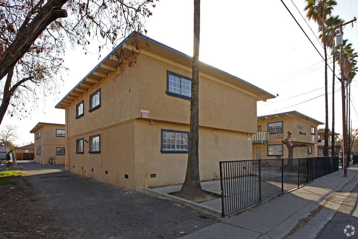 Building Photo - Oakmont Apartments