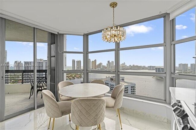 Foto del edificio - 3500 Mystic Pointe Dr