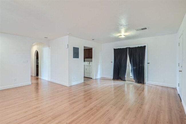 Building Photo - 1 Story Home on Over a Half Acre Lot! - Ga...