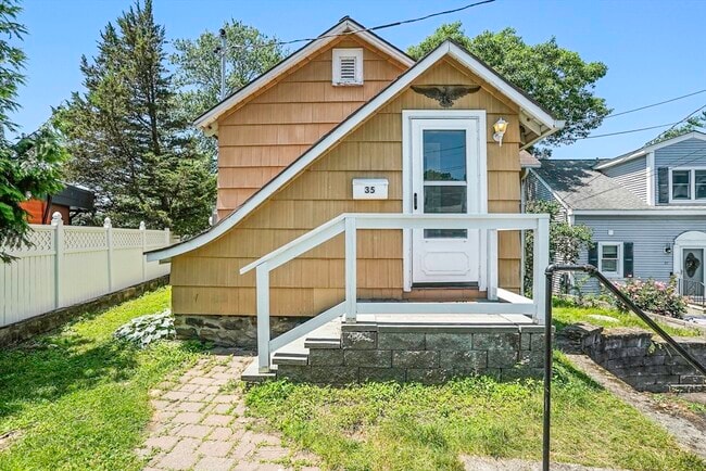 Building Photo - 35 Canna Dr