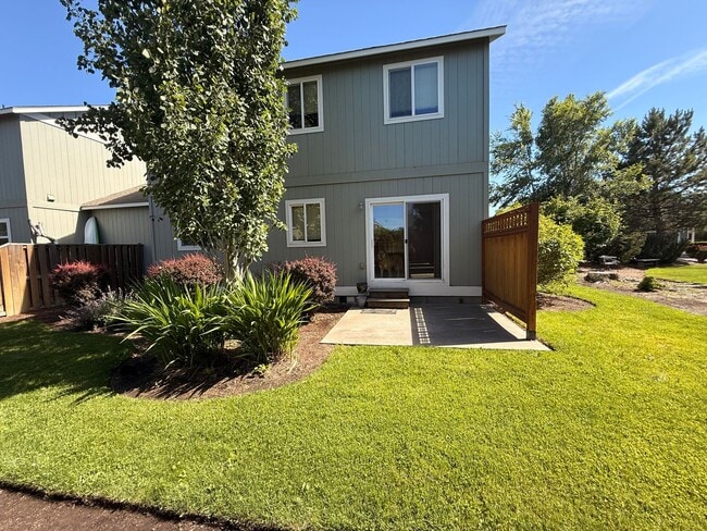 Building Photo - 2509-2509 SW Cascade Mountain Ln