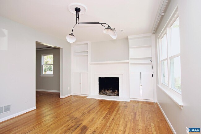 Building Photo - 211 Greentree Park