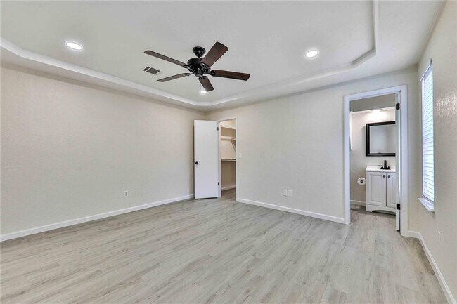 Building Photo - 512 N Morgan Dr