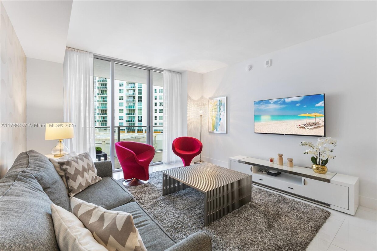 Primary Photo - 1300 Brickell Bay Dr