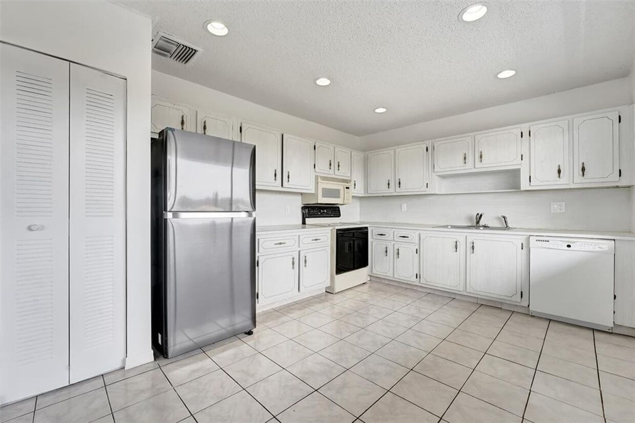 Primary Photo - 6289 Lear Dr