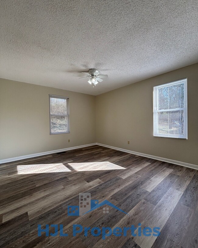 Foto del edificio - 225 Barker Rd