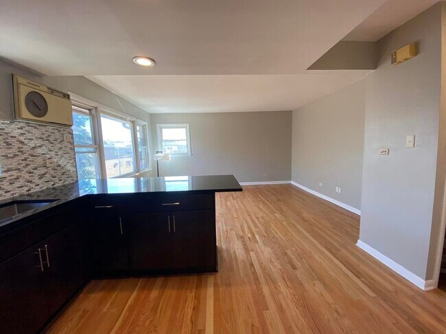 Building Photo - 8156 W Walsh Ln