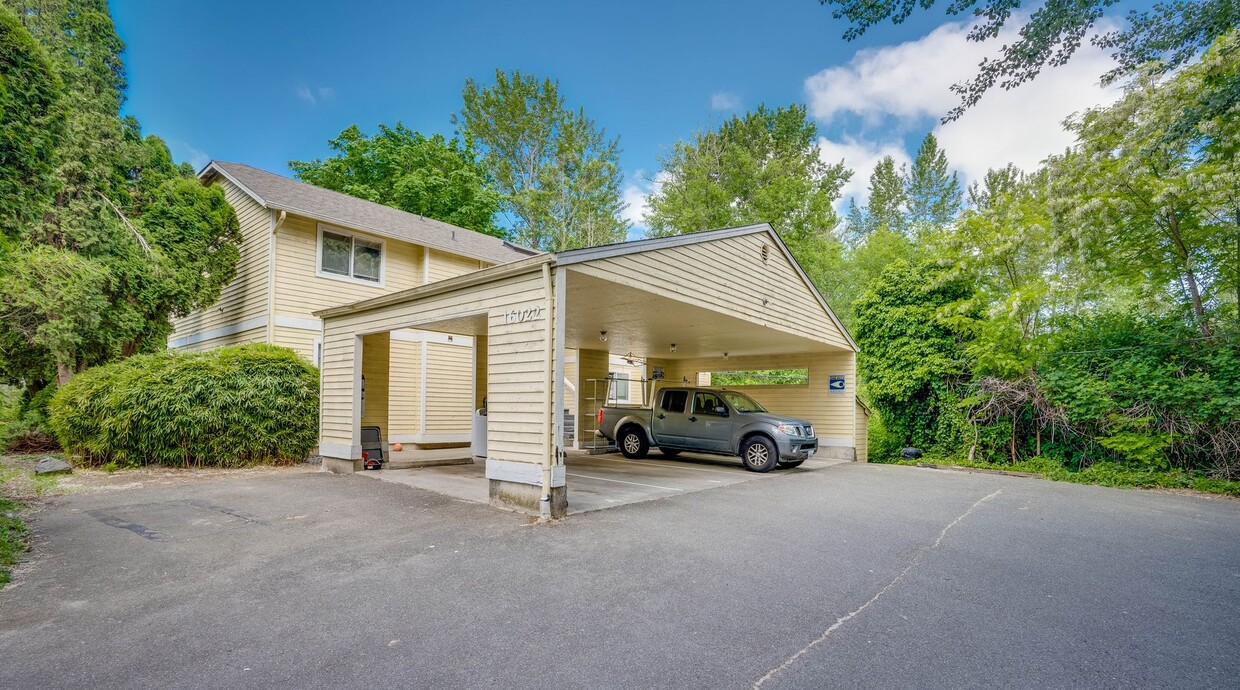 Foto principal - 2 Bed 1 Bath Upper Unit Apt In Lynnwood, $...