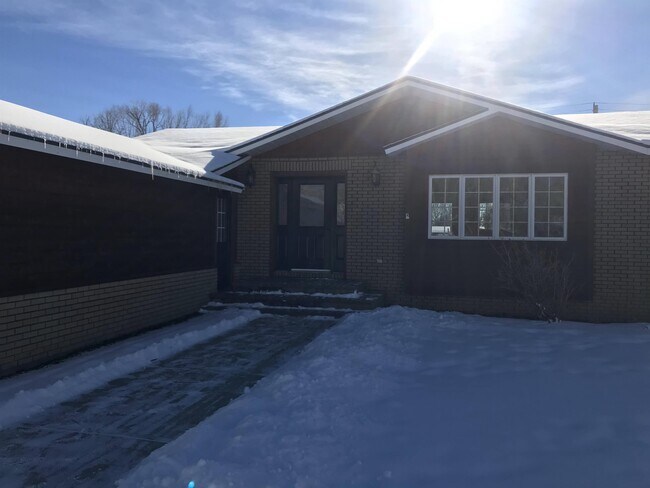 Building Photo - 44 Meadow Rd