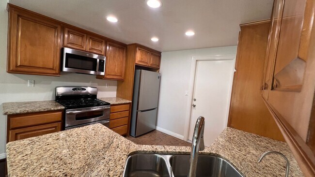 Foto del edificio - Newly updated 3-bedroom, 2.5-bath Hampton ...