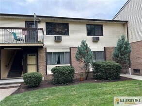 Building Photo - 1037 Cricket Ln