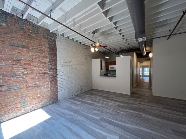 Building Photo - 215 S 4th Ave