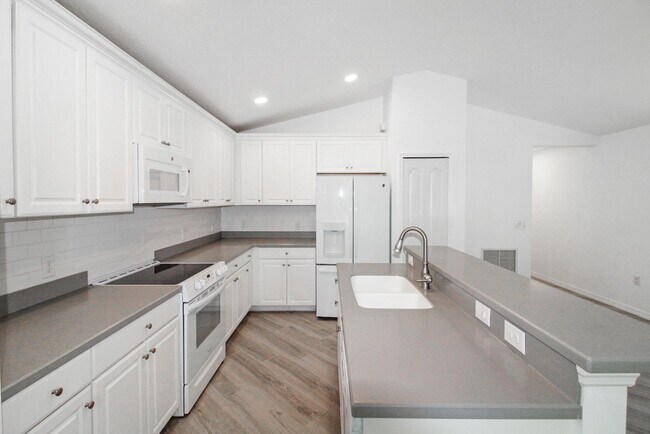 Building Photo - 12670 Shimmering Oak Cir