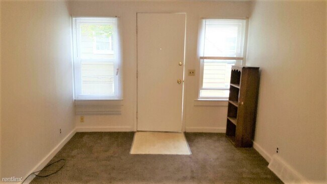 Building Photo - 2 br, 1 bath House - 214 N Summit St Apart...