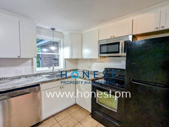 Foto del edificio - 1074 Hallowell Litchfield Rd