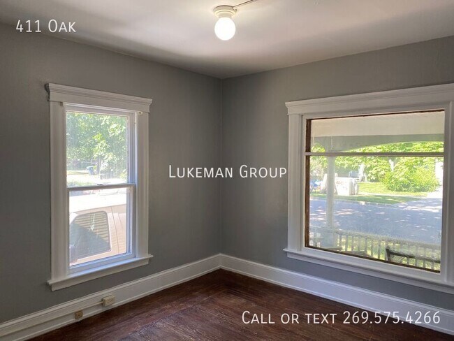 Building Photo - 411 Oak-