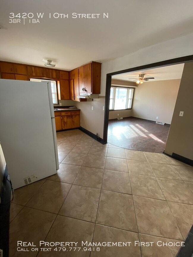 Building Photo - Adorable West Side Home