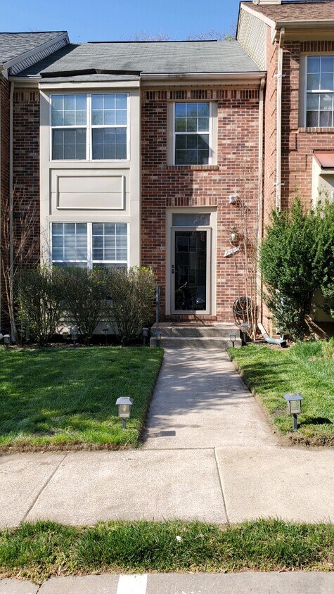 Primary Photo - 8018 Green Valley Ln