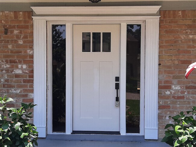 Foto del edificio - 5310 Glenmere Ln