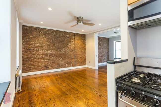 Building Photo - 334 E 100th St