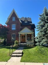 Building Photo - 210 E Goepp St