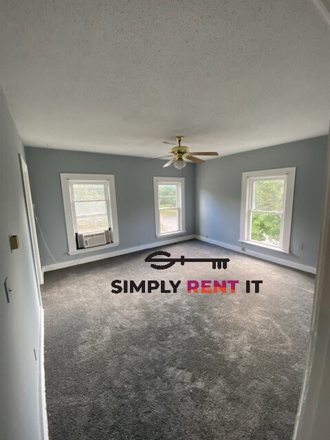 Foto del edificio - Renovated - 1 Bedroom Duplex