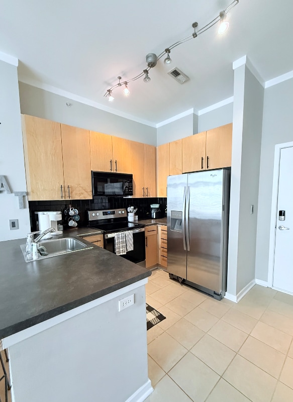 Building Photo - 2125 Southend Dr