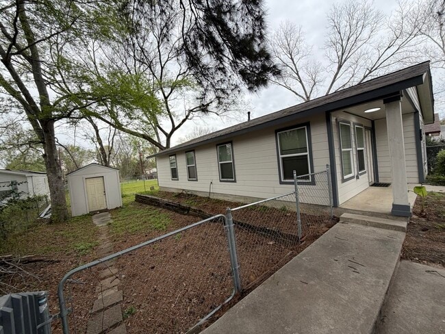 Building Photo - 710 Avenue J Pl