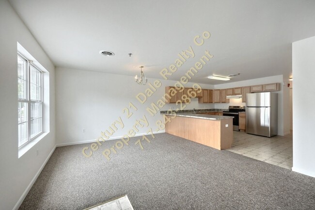 Building Photo - 2 Bedroom Townhome in Eastern School District