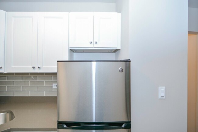 Foto del edificio - 817 W Lakeside Pl