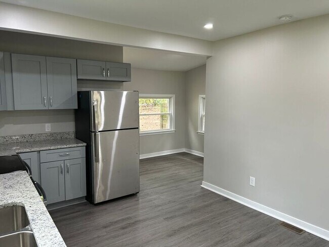 Building Photo - 2811 N Parham Rd
