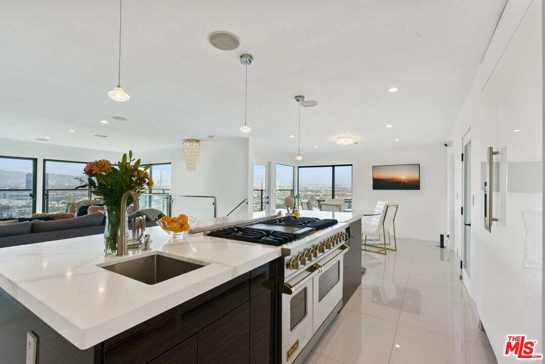 Foto principal - 5727 Glenford St