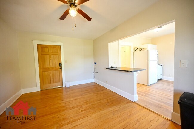 Foto del edificio - 205 N Maple St