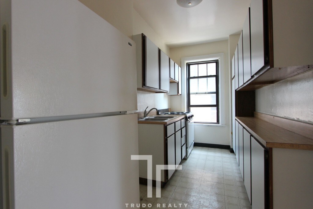 Primary Photo - 3140 N Cambridge Ave