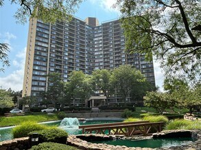 Building Photo - One Bay Club Dr