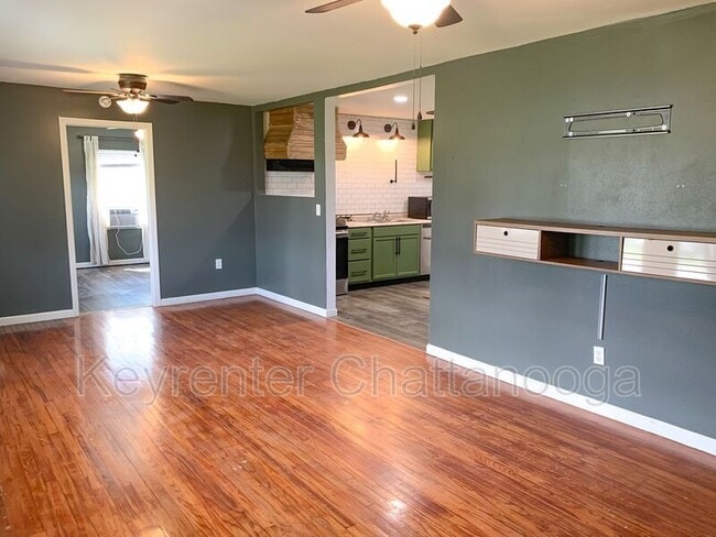 Photo - 827 Woodmore Ln House