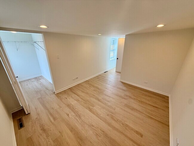 Foto del edificio - 935-937 W Armitage Ave