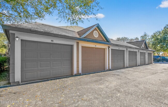 Building Photo - 10961 Burnt Mill Rd