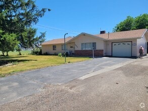 Building Photo - 5842 Henley Rd