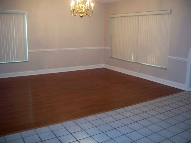 Building Photo - 14804 Dartmoor Ln