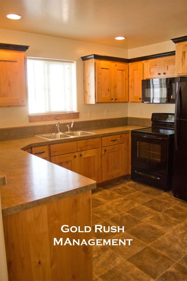 Building Photo - 3760 Travertine Way