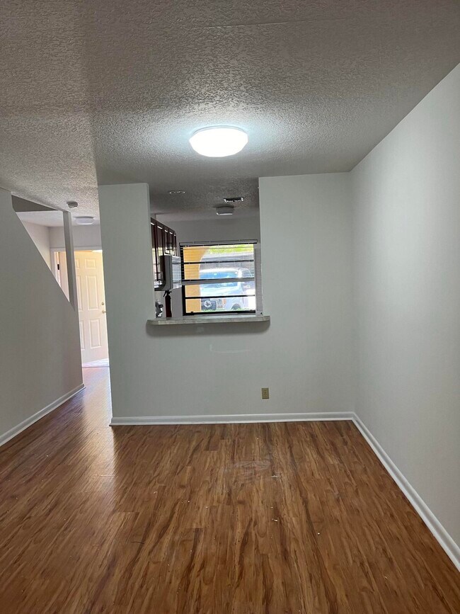 Building Photo - 1621 Hawthorne Pl