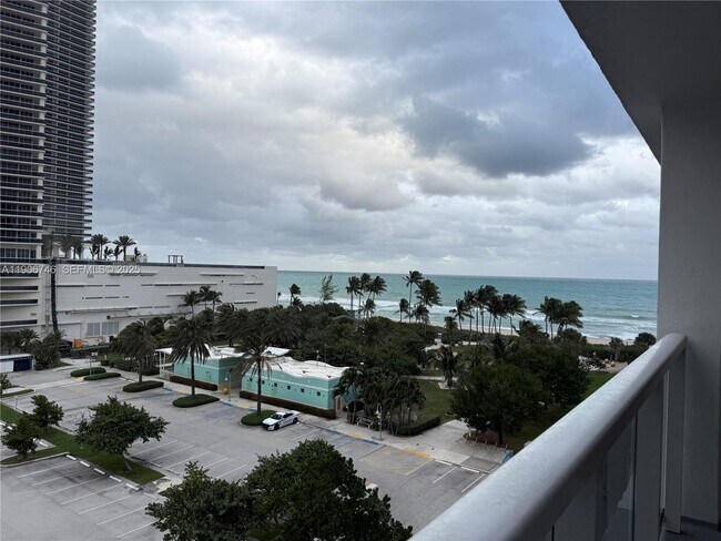 Foto del edificio - 1880 S Ocean Dr