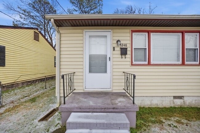 Building Photo - 1248 37th St