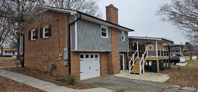 Building Photo - 1010 Lewisville Clemmons Rd