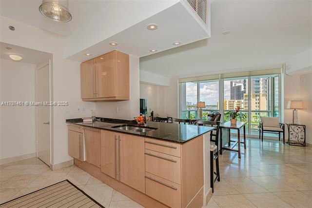 Foto del edificio - 1000 S Pointe Dr