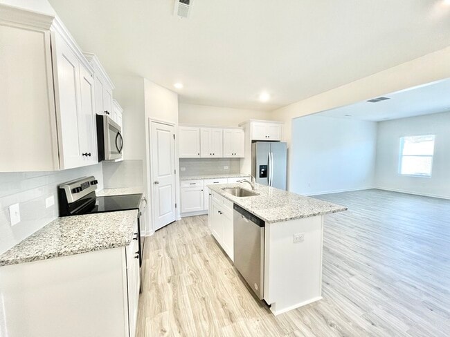 Building Photo - 3 br 2.5 ba townhome with one car garage n...